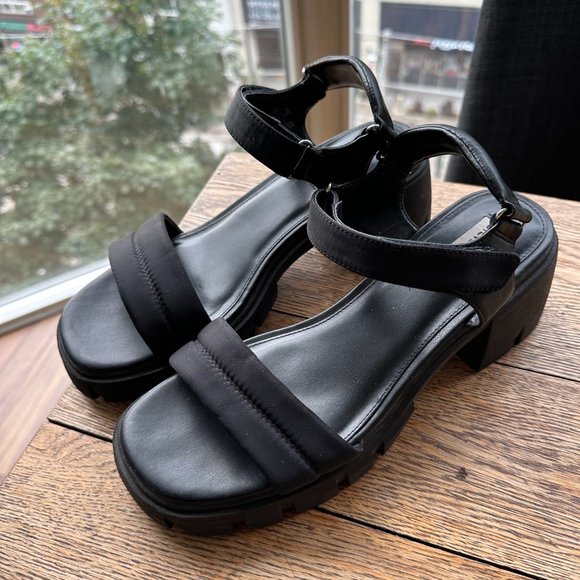 Steve Madden Louella Black Platform Sandal - Picture 4 of 9